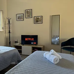 Private One Bedroom Close To Airport In Appartamento